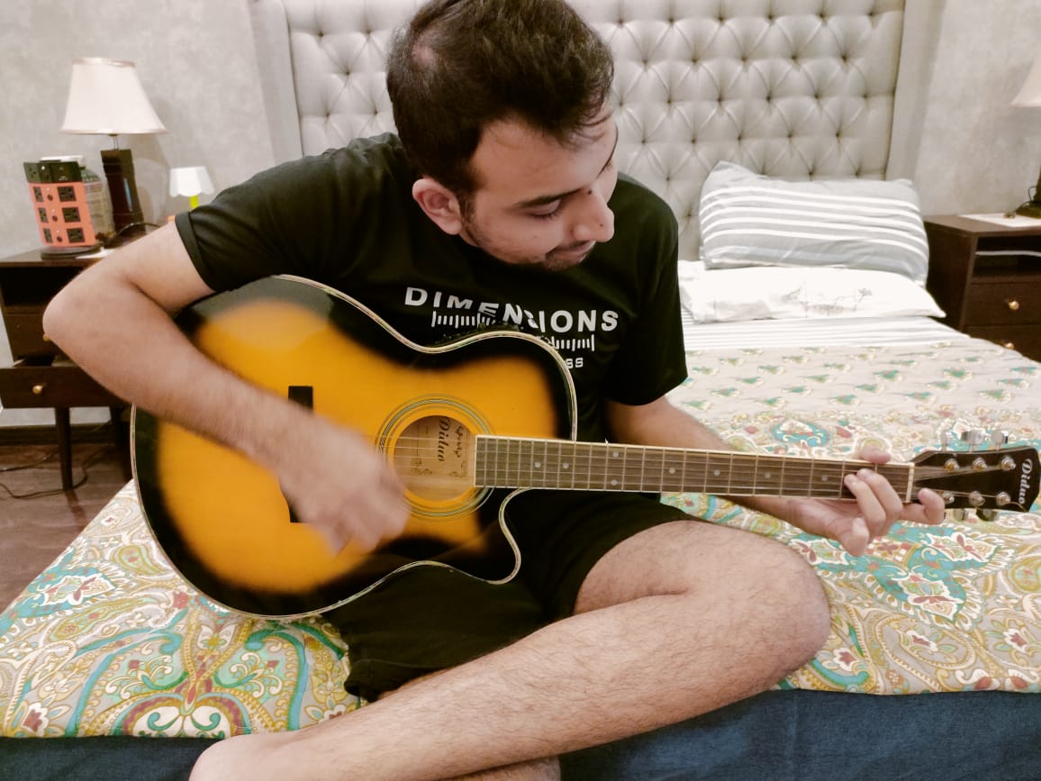 Learn to play guitar with music tutor
